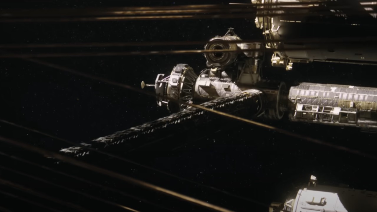A tunnel extending out to a spaceship to connect two spaceships.
