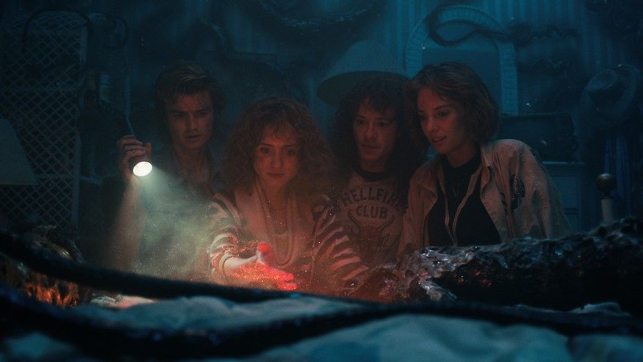 Joe Keery, Natalia Dyer, Joe Quinn and Maya Hawke in Stranger Things