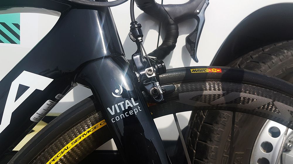 Direct mount Shimano Dura-Ace R9100 brakes provide the stopping power for Coquard