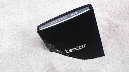  Lexar Armor 700 Portable SSD.