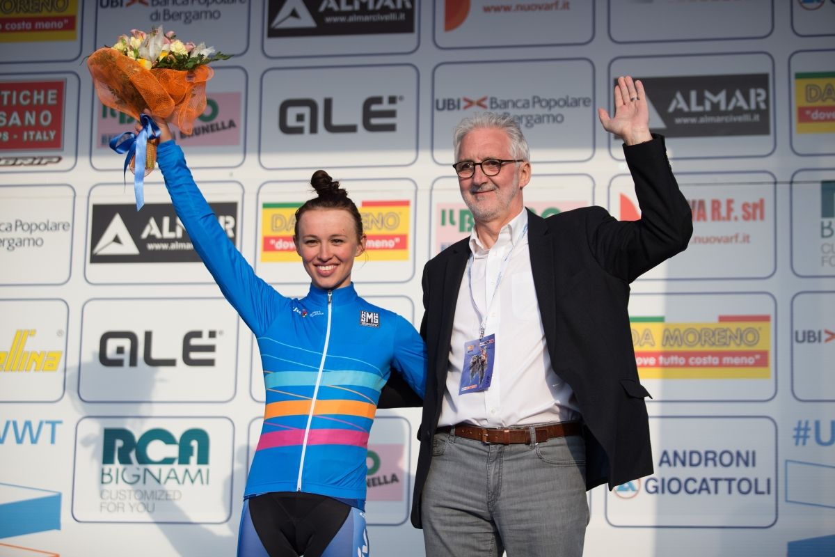 Leader of the youth Women's WorldTour standings, Katarzyna Niewiadoma (Rabo Liv) with UCI President Brian Cookson