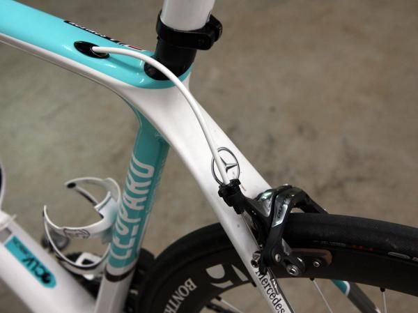 The internal cable routing is well and yields smooth runs and clean aesthetics.