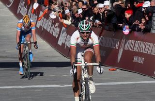 Filippo Pozzato (Katusha) outsprints Ryder Hesjedal (Garmin - Transitions) for fourth place.