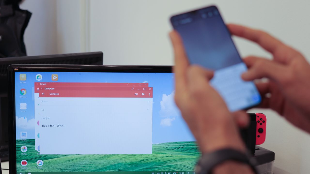 Multiple resizable windows can be open at once, giving you more versatile multi-tasking than the phone experience