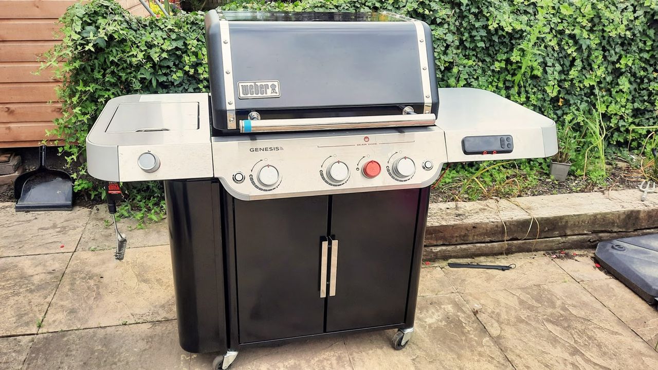 Weber Genesis EPX-335 being tested in writer's home
