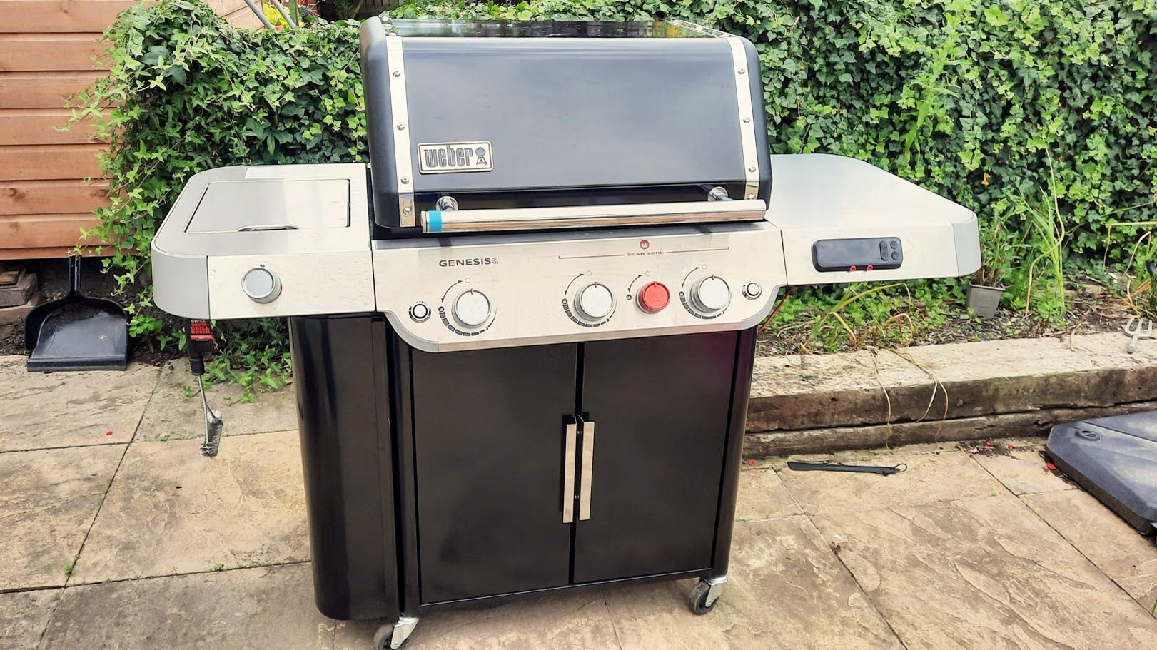 Weber Genesis EPX-335 review | Top Ten Reviews
