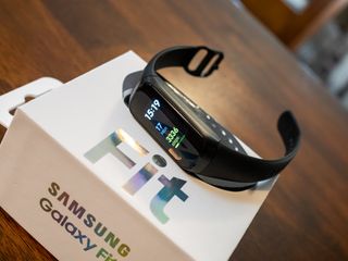 Samsung fit e online smartwatch