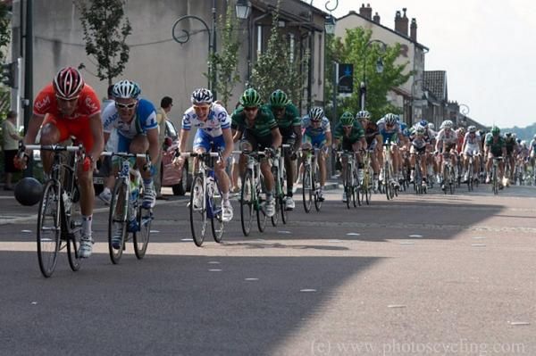 Action during stage 1 of Paris-Correze.