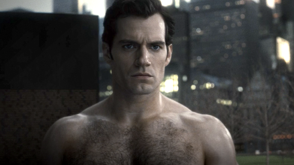 First Look At Henry Cavill As Clark Kent in 'Batman v Superman' - Dark  Knight News