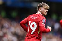 Harvey Elliott running in a Liverpool shirt.