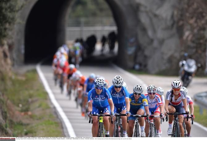 The women's peloton makes its exit from a tunnel