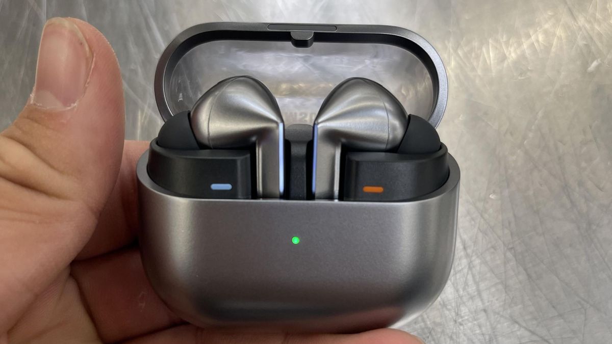 Samsung Galaxy Buds 3 Pro leaked images showcase them in action