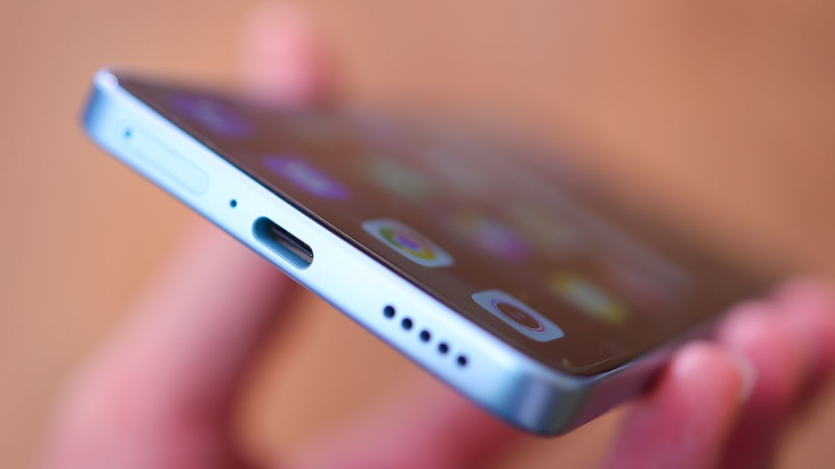 Photo of the Xiaomi 12 Lite in green