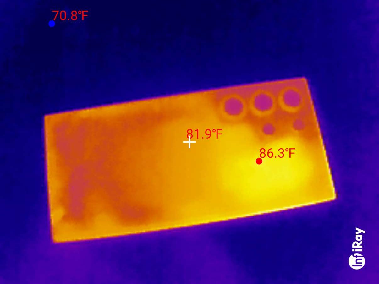 Thermal imaging of Galaxy S23 Ultra while gaming.