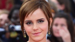 emma watson with a wixie haircut