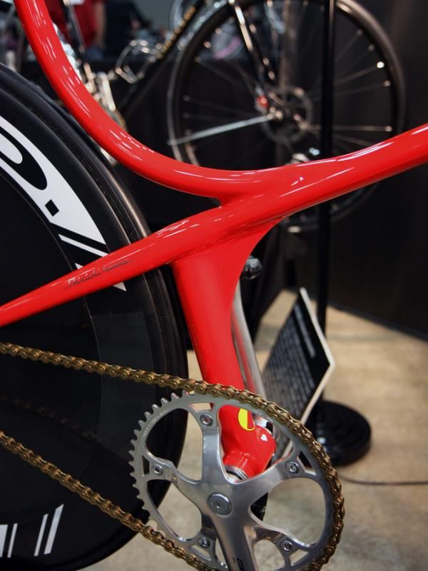 The bottom bracket on this Cherubim is supported solely by the seat tube - there are no chain stays and no conventional down tube.