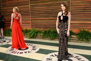 Actresses Kristin Bell (L) and Anna Kendrick attends the 2014 Vanity Fair Oscar Party hosted by Graydon Carter on March 2, 2014 in West Hollywood, California