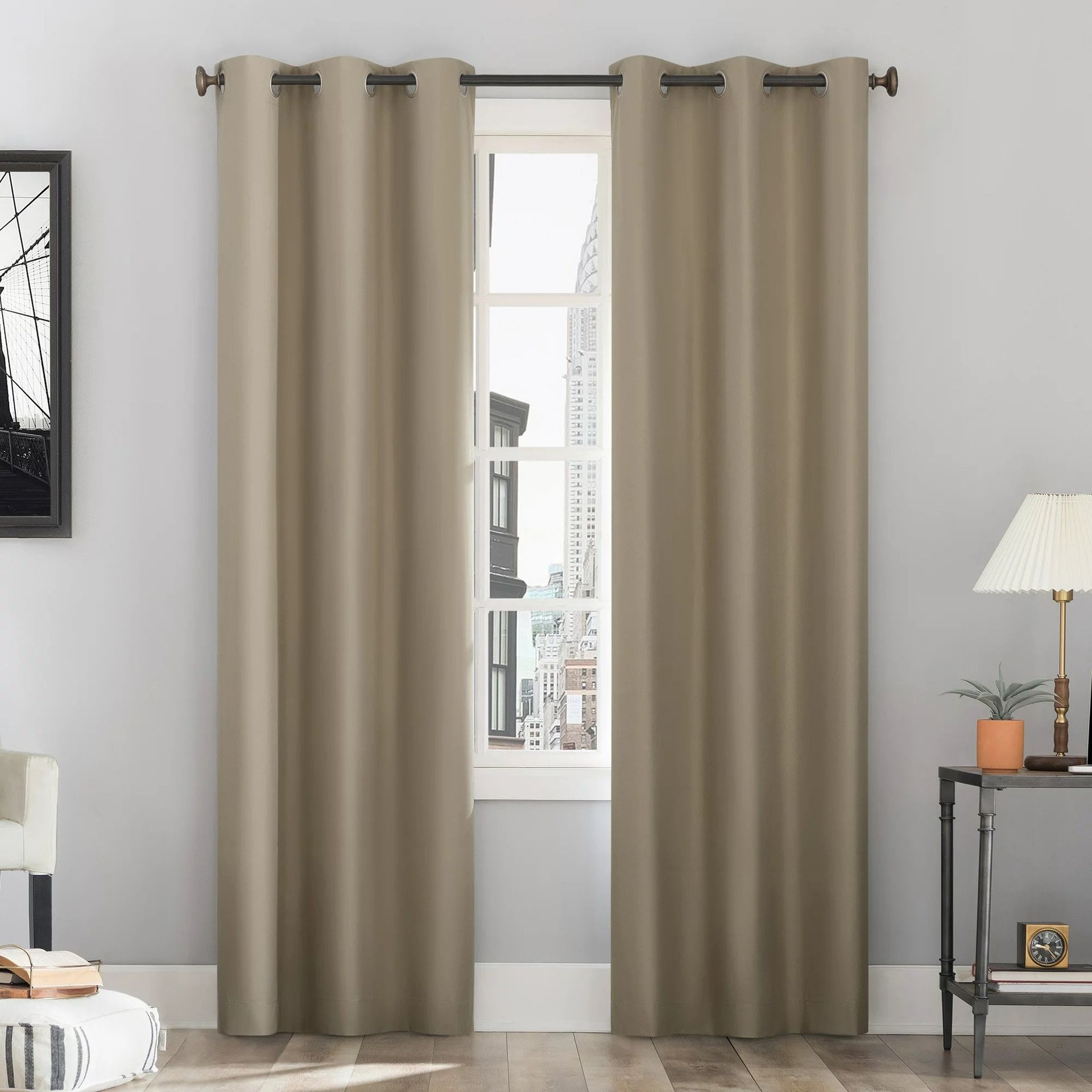 Tirai anti tembus pandang berwarna abu-abu