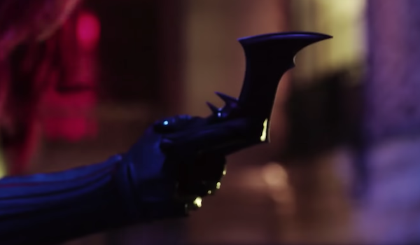 batwoman batarang arrow-verse