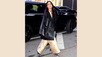 Katie Holmes' steps out in amazing super wide-leg pants