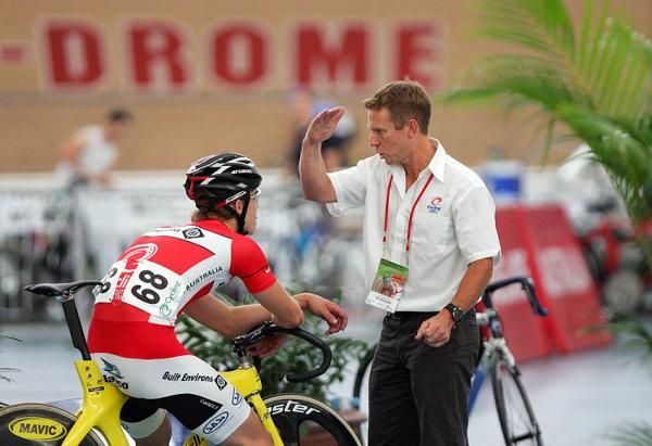 Matthew Glaetzer talks to a Cycling South Australia official.
