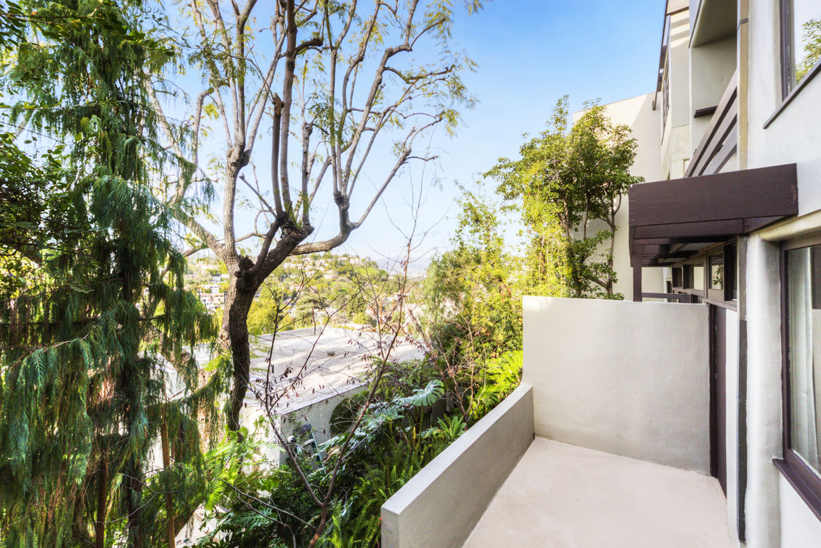 Schindler Manola Court Apartment