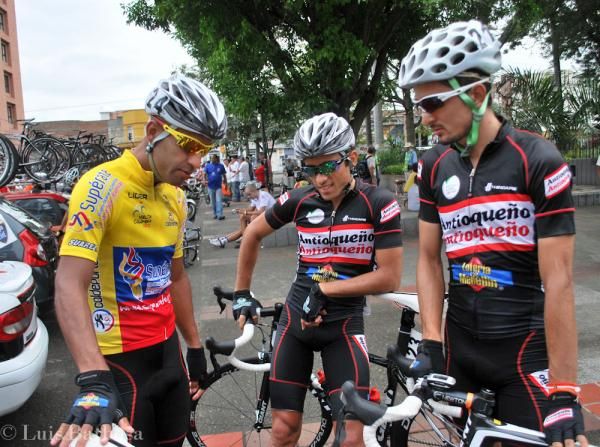 Race leader Alejandro Ramirez gets ready for stage 8