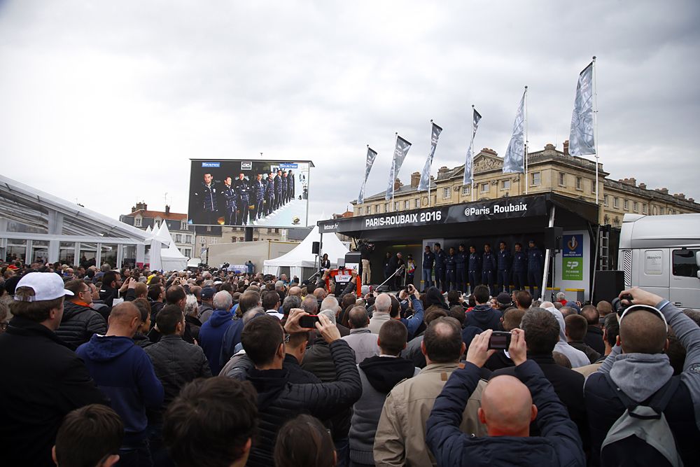 Paris-Roubaix team presentation was held outside under cooler temperatures
