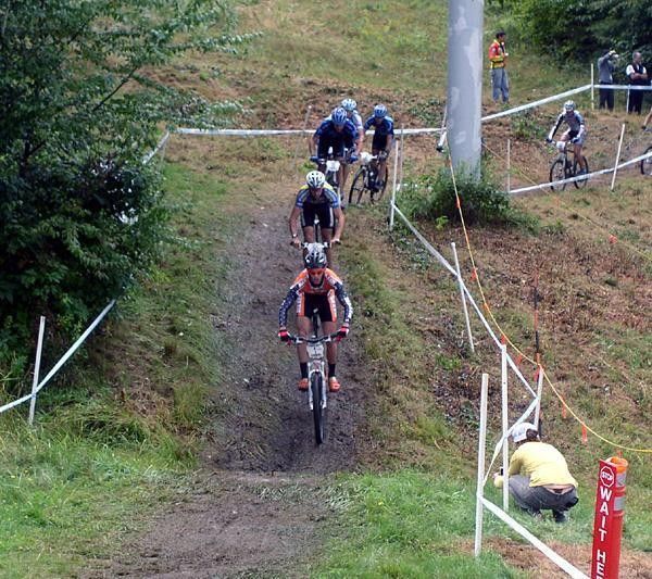 Geoff Kabush leads