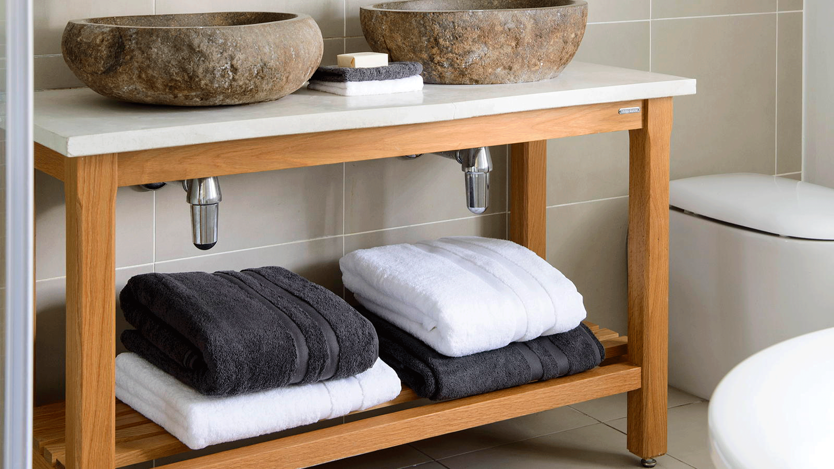 10 ideer til oppbevaring av håndkle for å holde badet ditt pent og ryddig | Ideelt hjem
