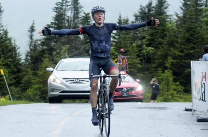 Tom Skujins wins solo atop Mont Megantic