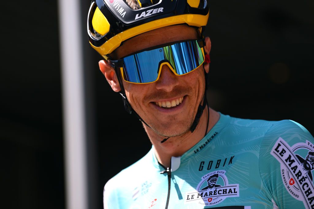 OULENSSOUSECHALLENS SWITZERLAND APRIL 28 Rohan Dennis of Australia and Team Jumbo Visma turquoise leader jersey during the team presentation prior to the 75th Tour De Romandie 2022 Stage 2 a 1682km stage from challens to challens TDR2022 on April 28 2022 in OulenssousEchallens Switzerland Photo by Dario BelingheriGetty Images