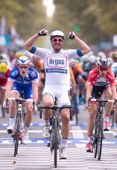 John Degenkolb (Argos-Shimano) takes the sprint in Paris-Tours