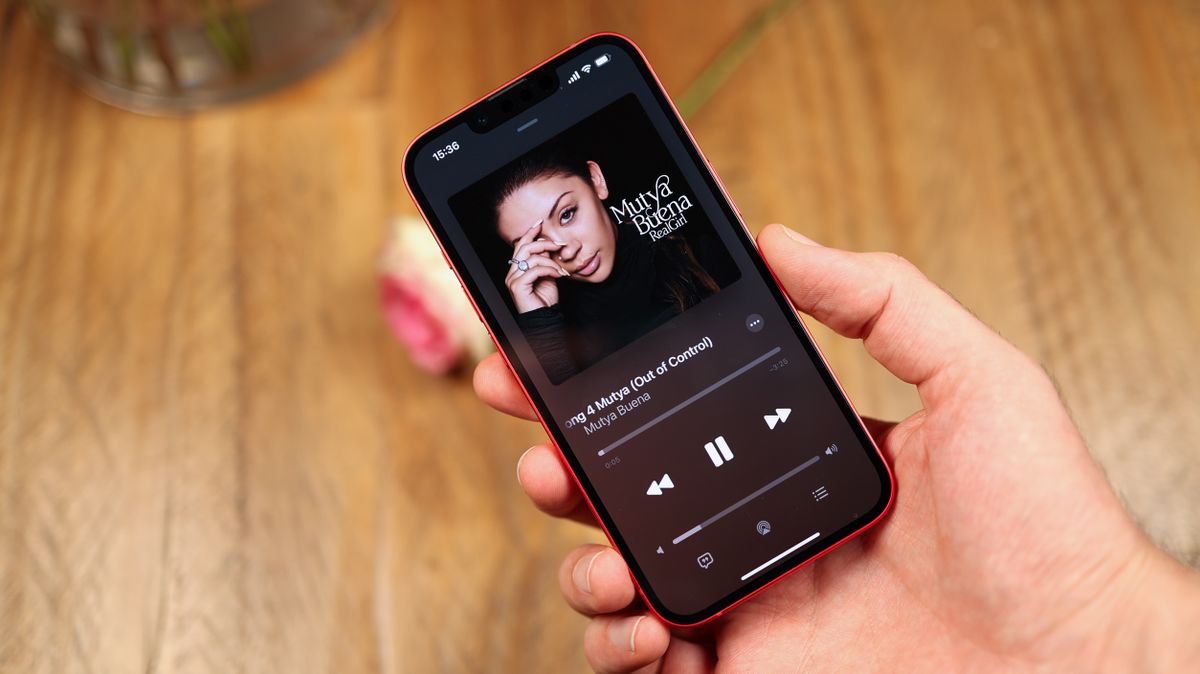 A photo of the iPhone 14 in red