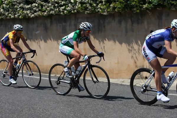 Marianne Vos (Nederland Bloeit) in the points jersey.