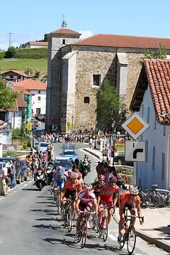 The breakaway group does its best to stay away.