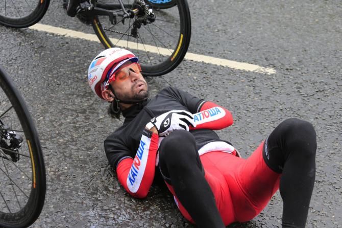 Giampaolo Caruso (Katusha) crashed on stage 2