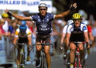 Robbie McEwen wins at the Bay Crits in 2001. While Phil Anderson had to wait until his final season to race as a professional in Australia, McEwen raced on home roads in every one of his 17 seasons in the pro peloton. 