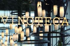 Vinoteca sign