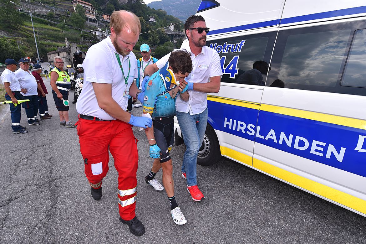 Miguel Angel Lopez (Astana) was injured in a crash
