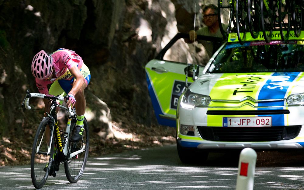 Contador back at it after a mechanical.