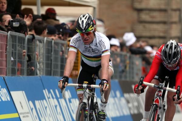 Stefano Garzelli's desperate lunch for the line gained him a second place over Cadel Evans (BMC), and a six second time bonus