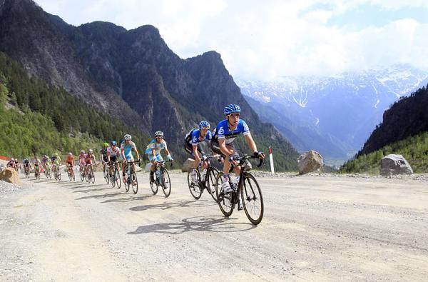 Christian Vandevelde (Garmin - Barracuda) sets the pace