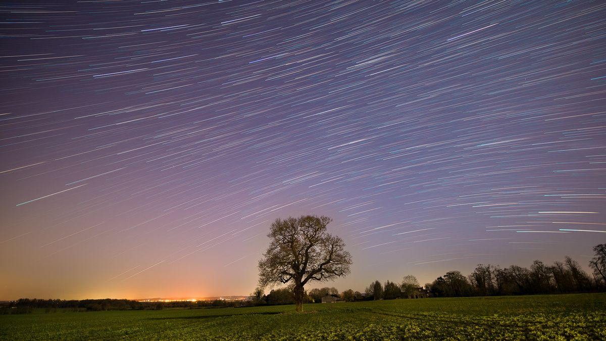 How to photograph and blend multiple images of the night sky to create beautiful star trails