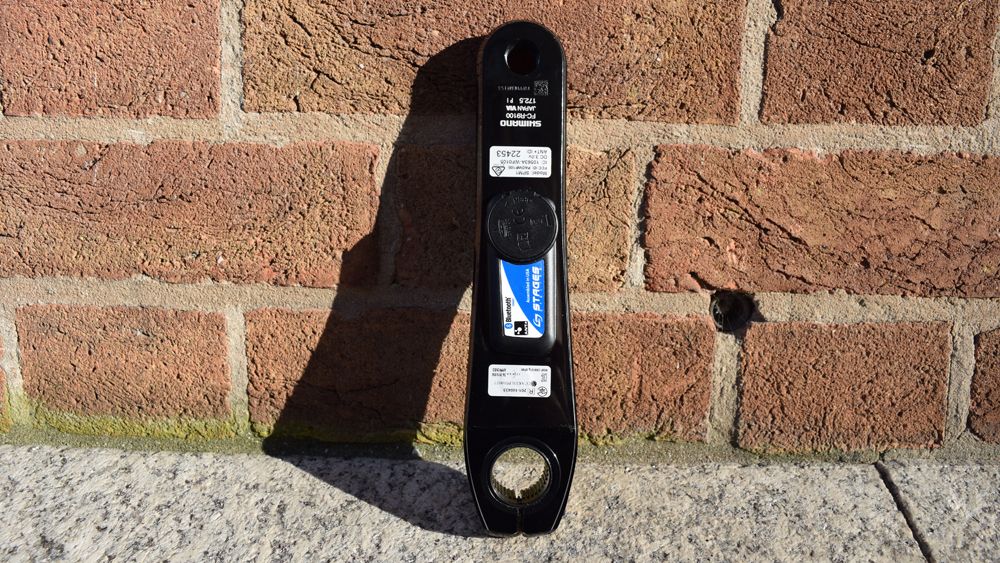 The power meter battery can be changed (after 200 hours) via a tool free battery access housing