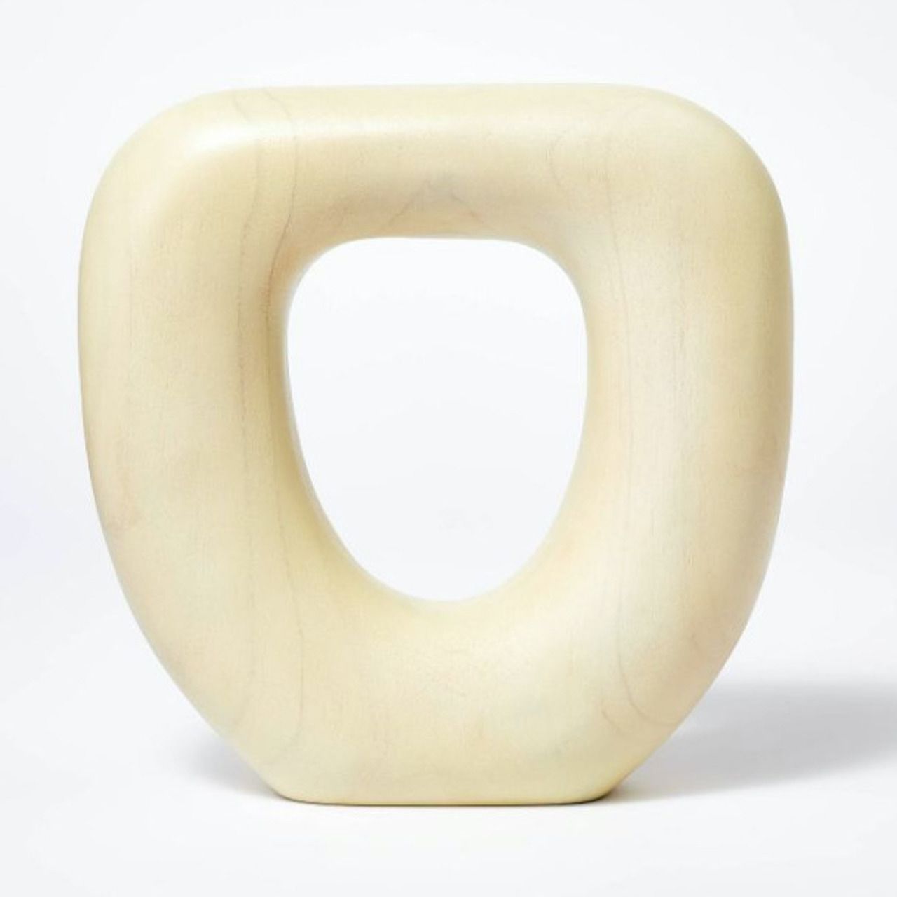 Patung modern terbuat dari kayu jati