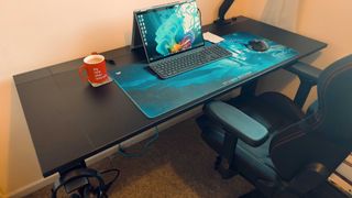 A black Secretlab Magnus Evo desk