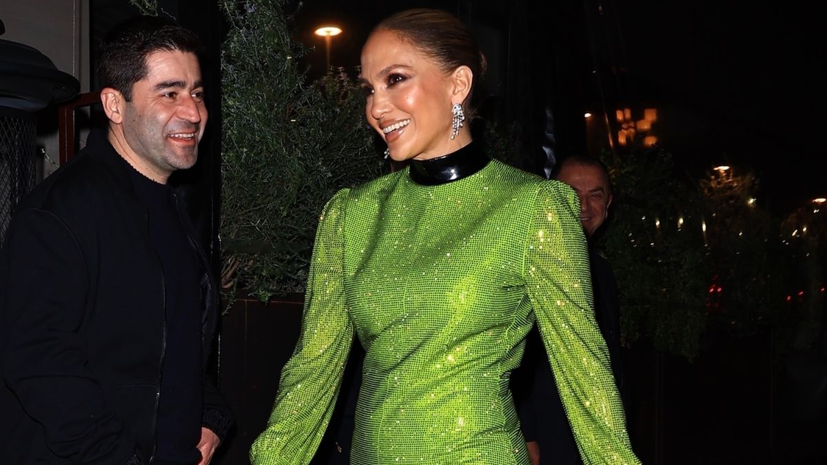 jlo green sequin dress Jennifer Lopez Revives the Naked Shoe Trend With a Glistening Green Sequin  Dress