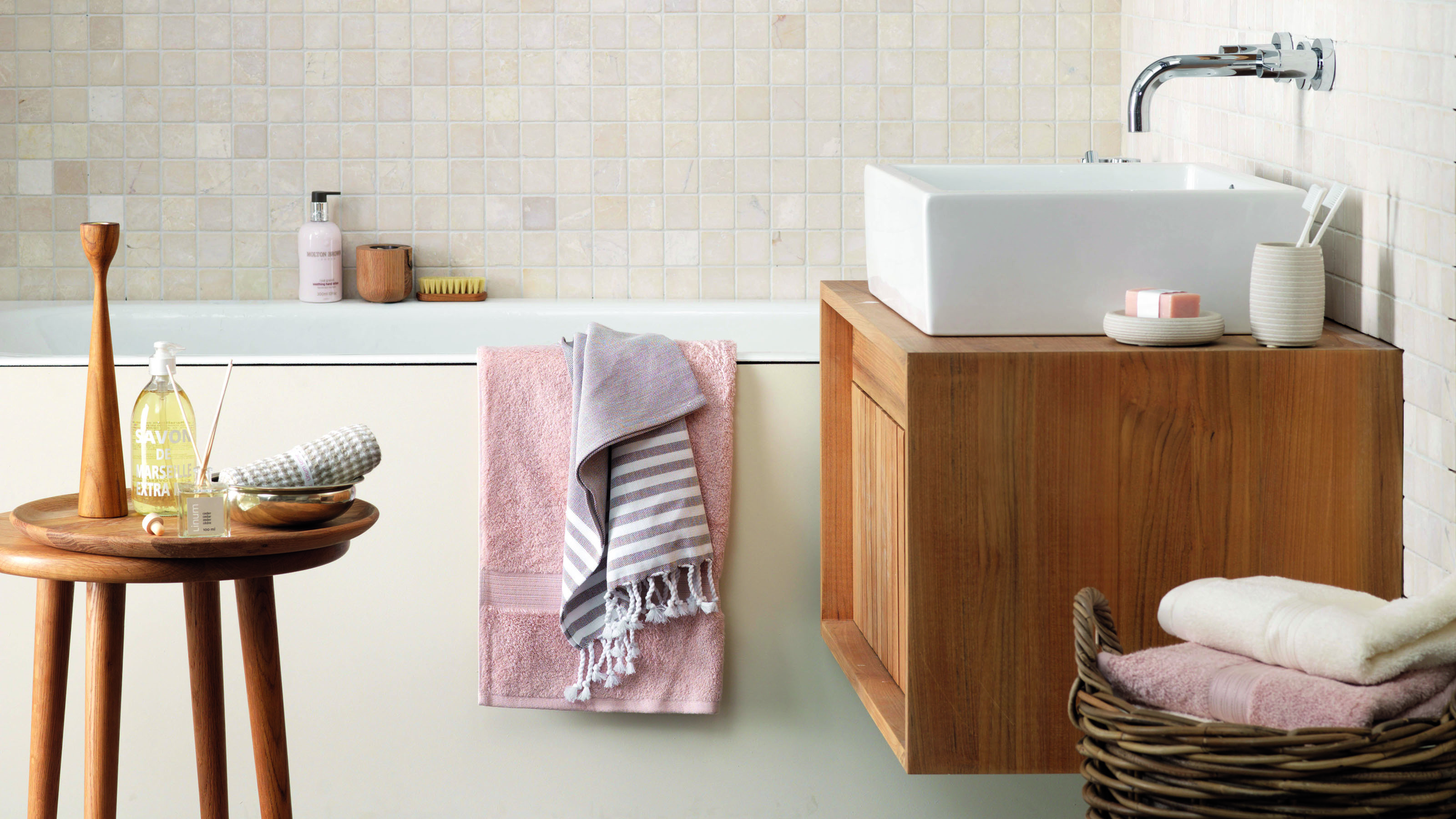 9 Clever Towel Storage Ideas for Your Bathroom