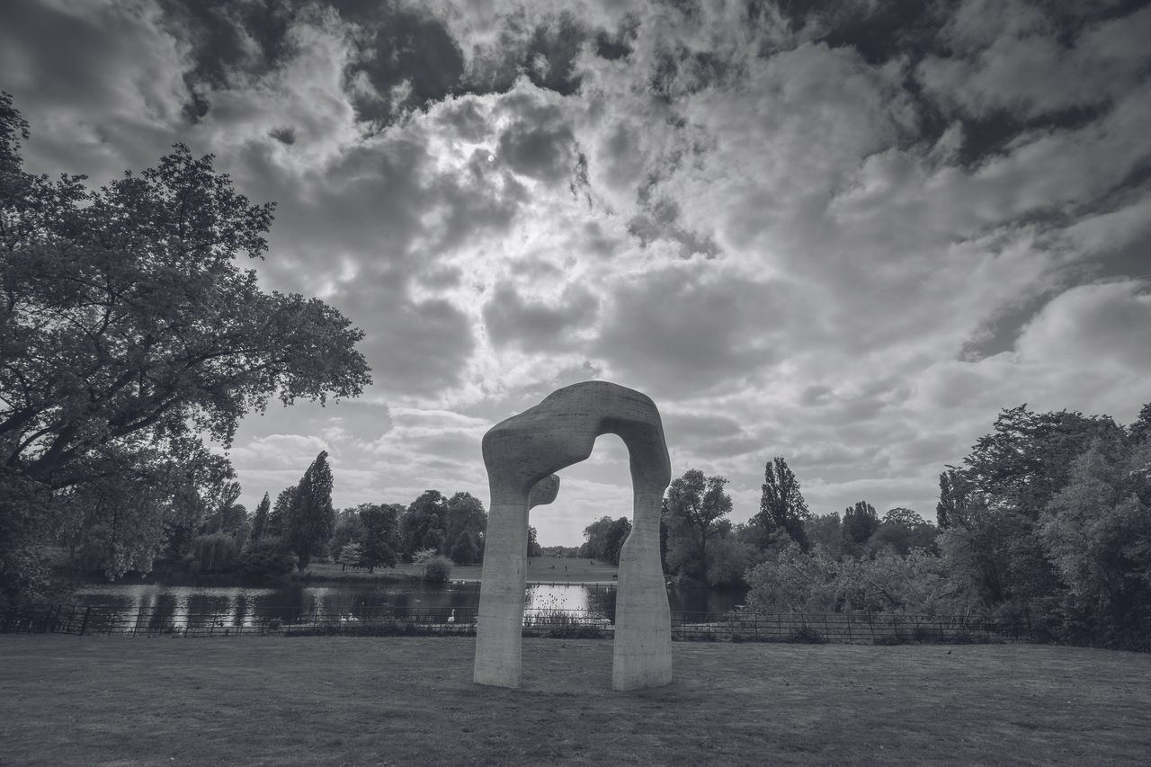 A black-and-white image shot using the Canon EOS 77D